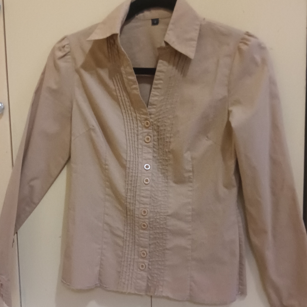 Women's size 0, tan button up